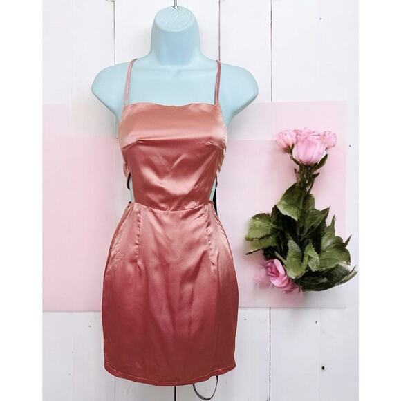 Pretty Little Thing Rose Satin Cut Out Side Bodycon Dress Sz 0 Light Pink New - Picture 2 of 9